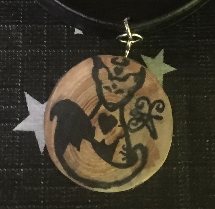 Wooden necklace with a fox design zoomed in